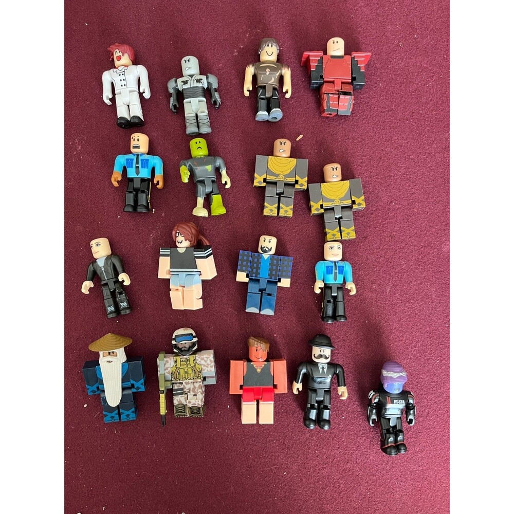 Lot of 17 Jazwares Roblox Plastic Action Figures (No codes)